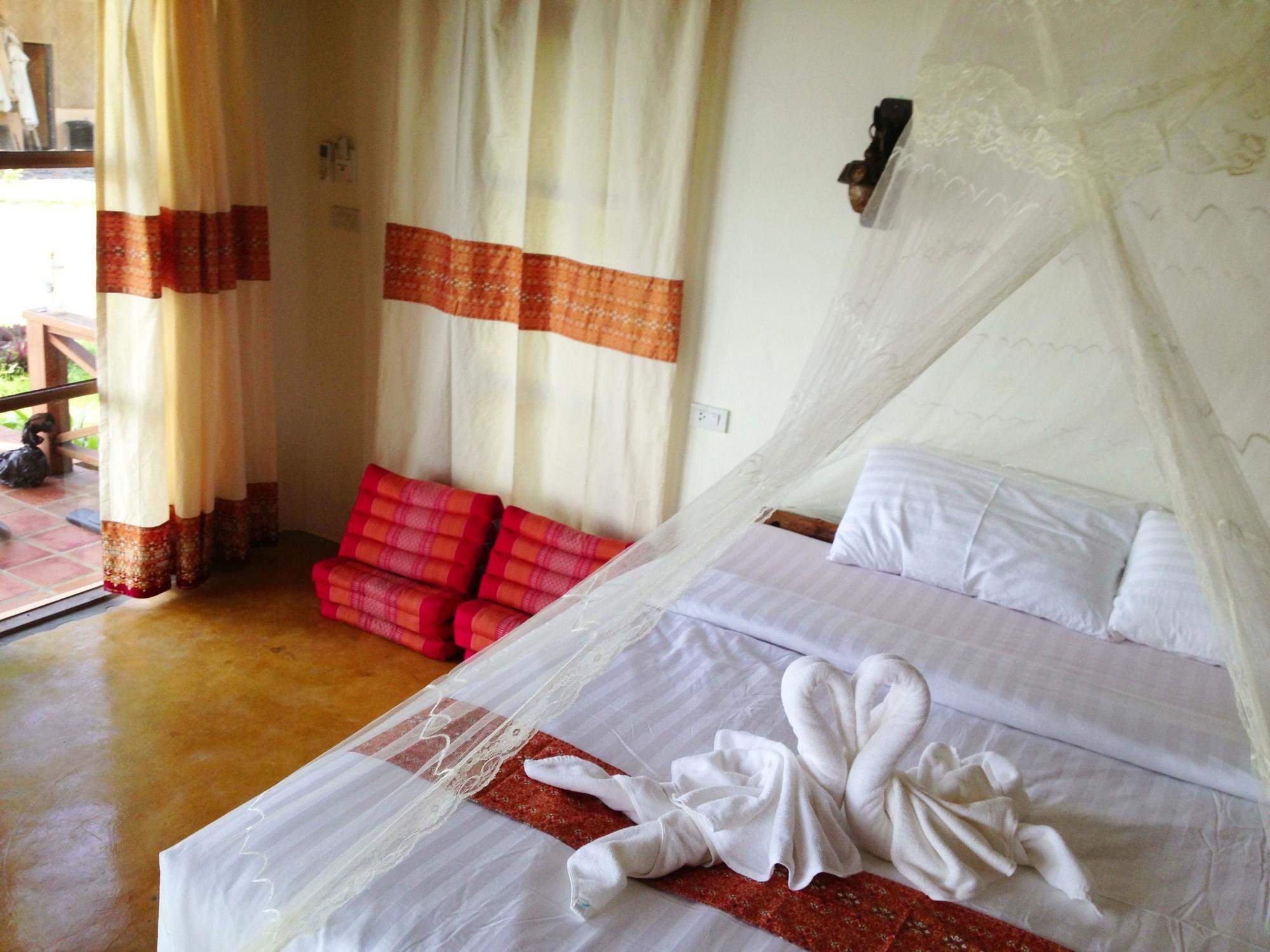 Nautilus Right On The Beach Resort Koh Lanta Bagian luar foto