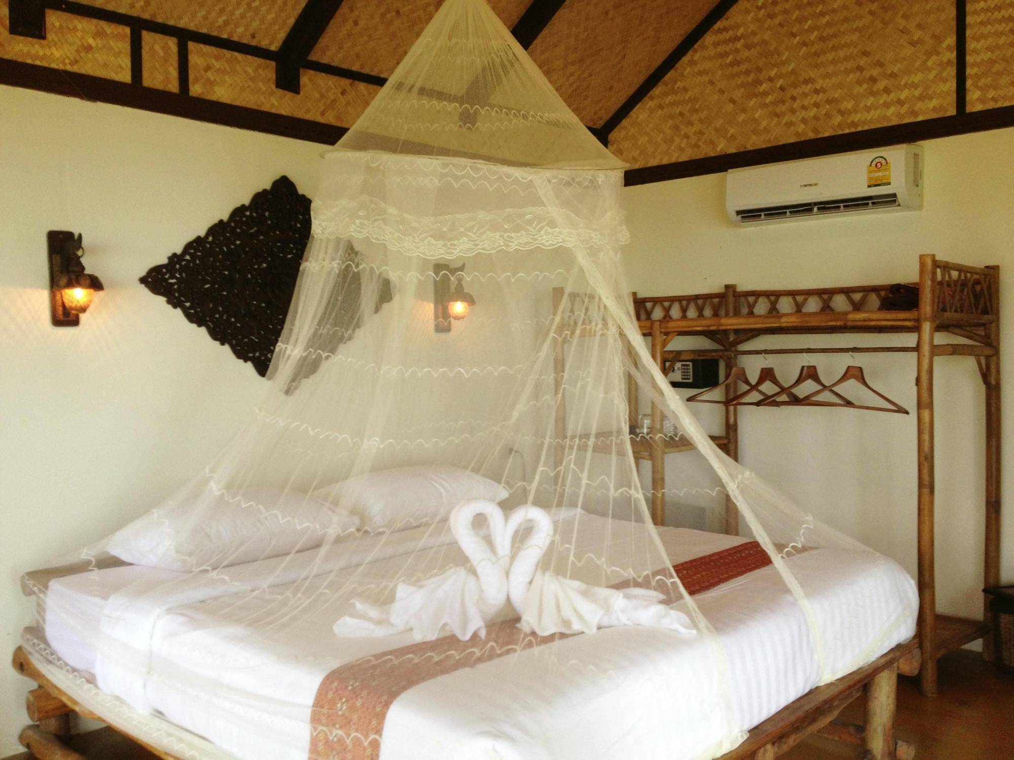 Nautilus Right On The Beach Resort Koh Lanta Bagian luar foto